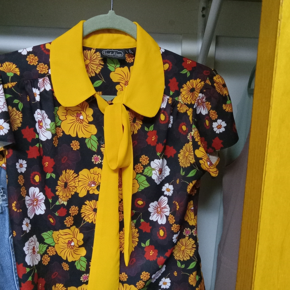 Gorgeous flower front bow top